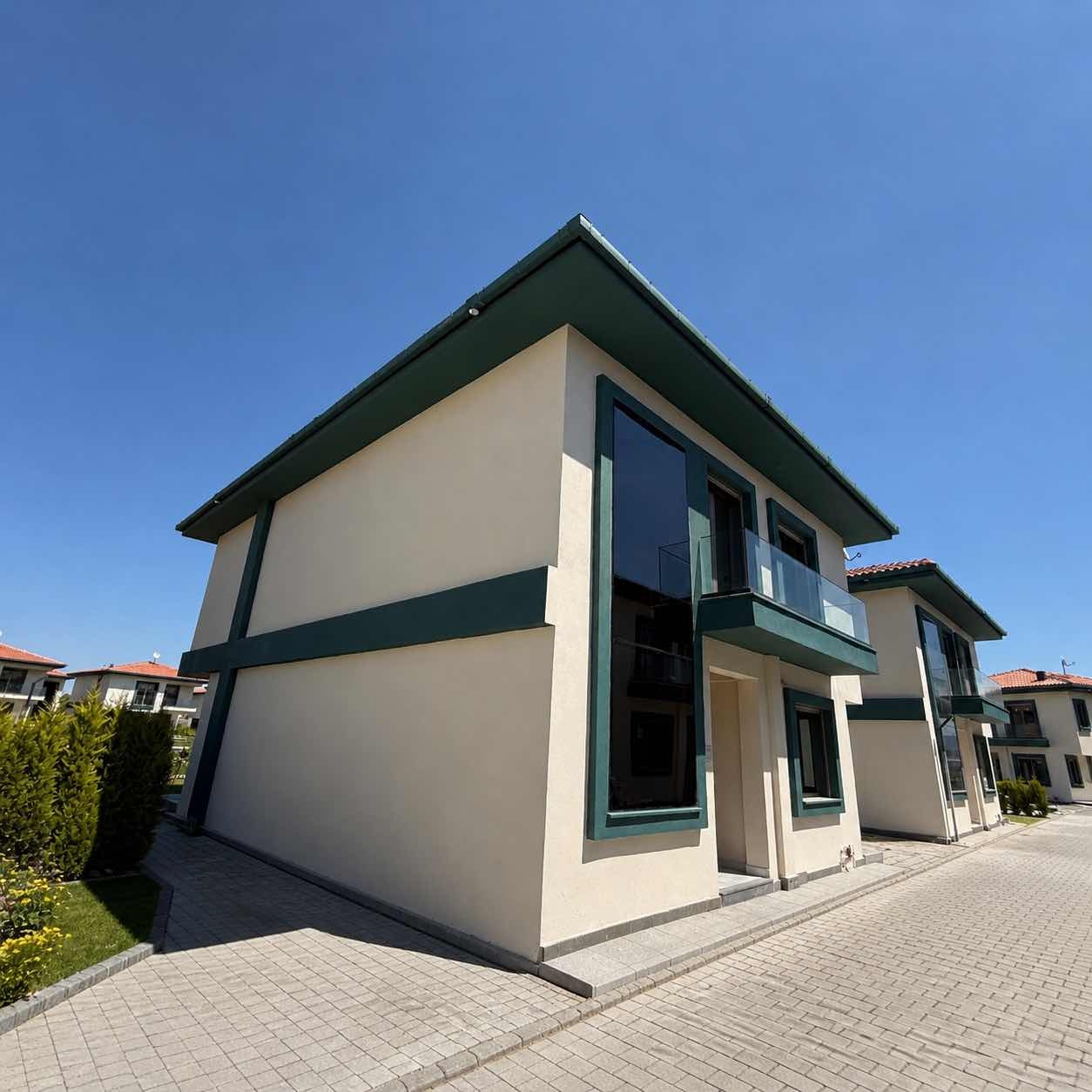 Günerlide Havuzlu Site İçinde Akıllı Ev Sistemli 5+1 Villa
