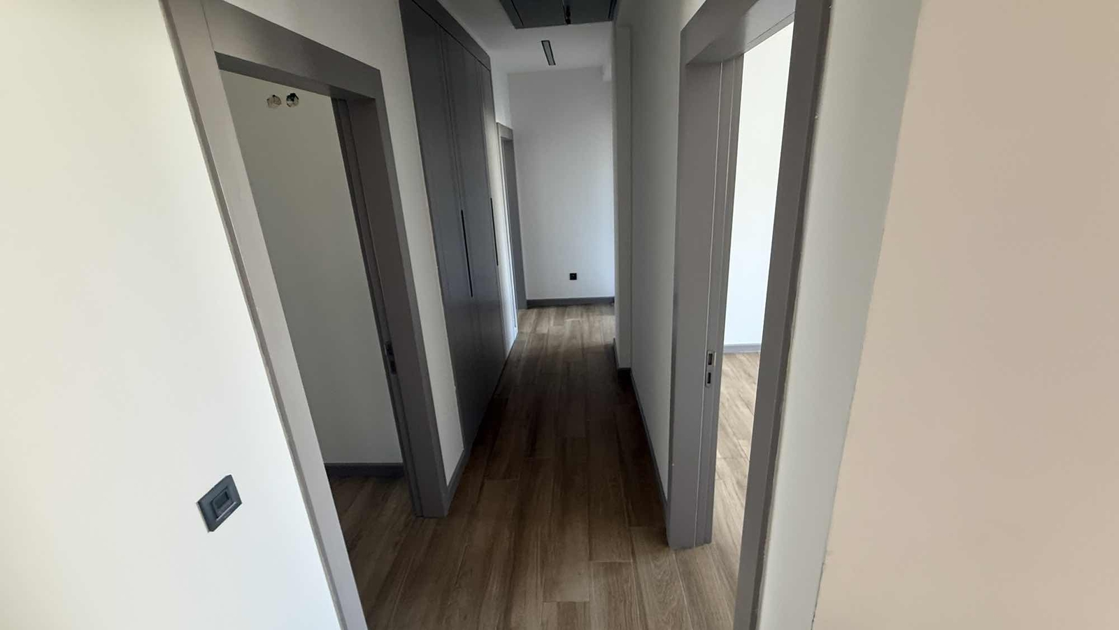 Günerlide Havuzlu Site İçinde Akıllı Ev Sistemli 5+1 Villa