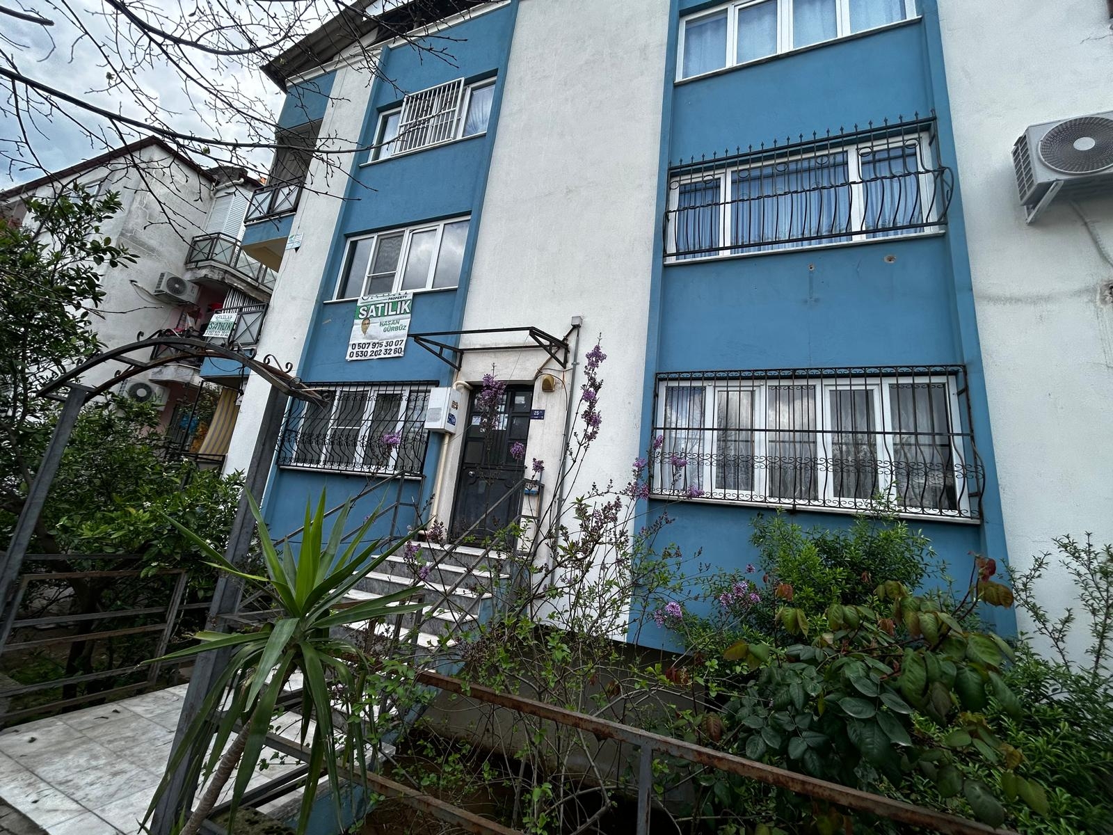ZAFERDE ARA KAT ÖNÜ AÇIK VE PARKA BAKAN 3+1 DAİRE