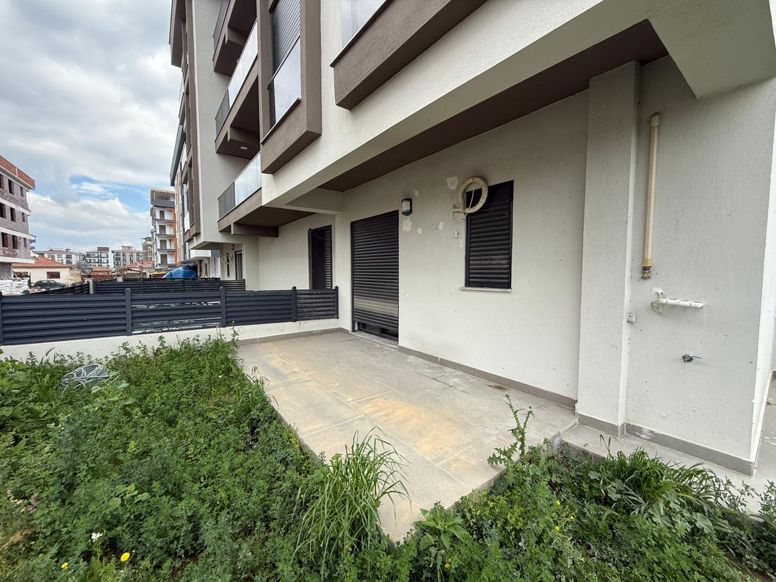 SEYREK'TE MÜSTAKİL BAHÇELİ LÜKS YAPI FIRSAT KİRALIK 1+1 DAİRE
