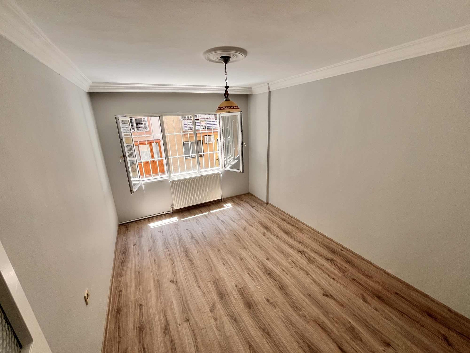 Yalı Mahallesi merkez konum doğalgazlı sıfır tadilatlı 3+1 daire