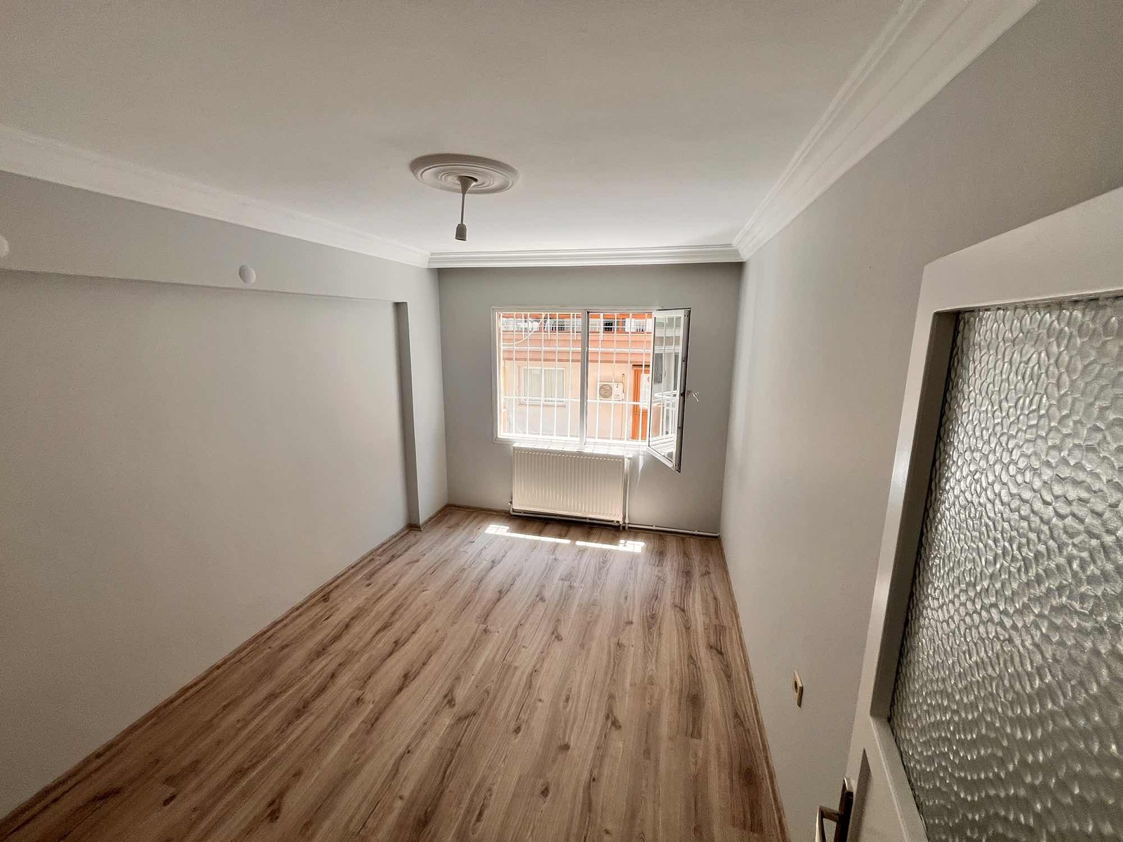 Yalı Mahallesi merkez konum doğalgazlı sıfır tadilatlı 3+1 daire