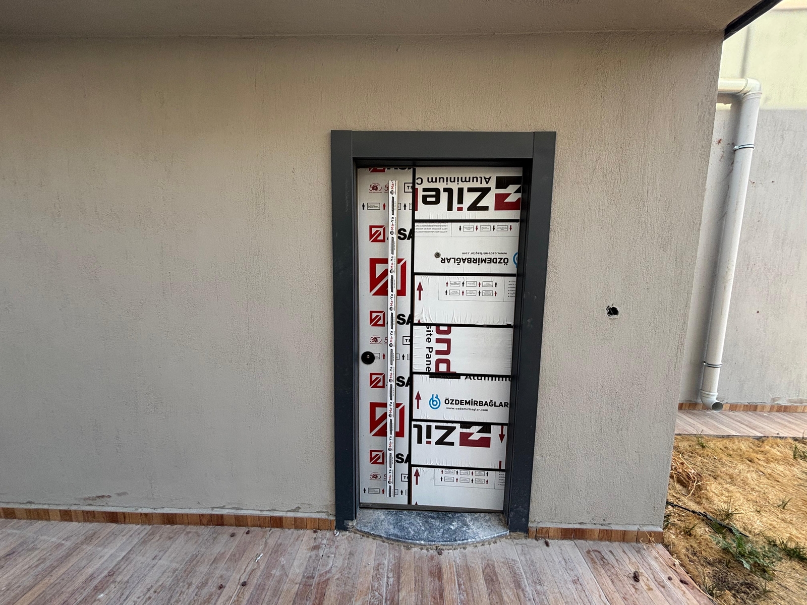 EMİRALEM MERKEZDE KİRALIK 2+1 SIFIR AKILLI VİLLA