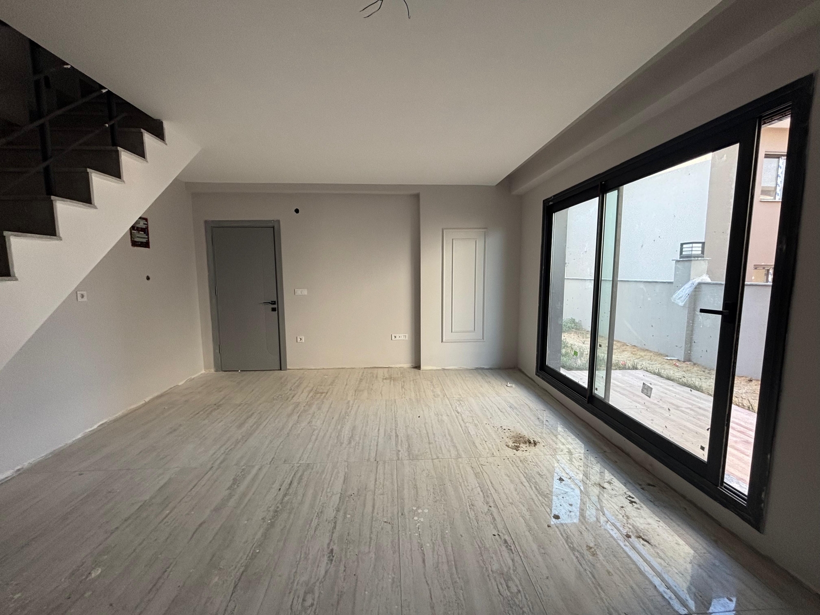 EMİRALEM MERKEZDE KİRALIK 2+1 SIFIR AKILLI VİLLA