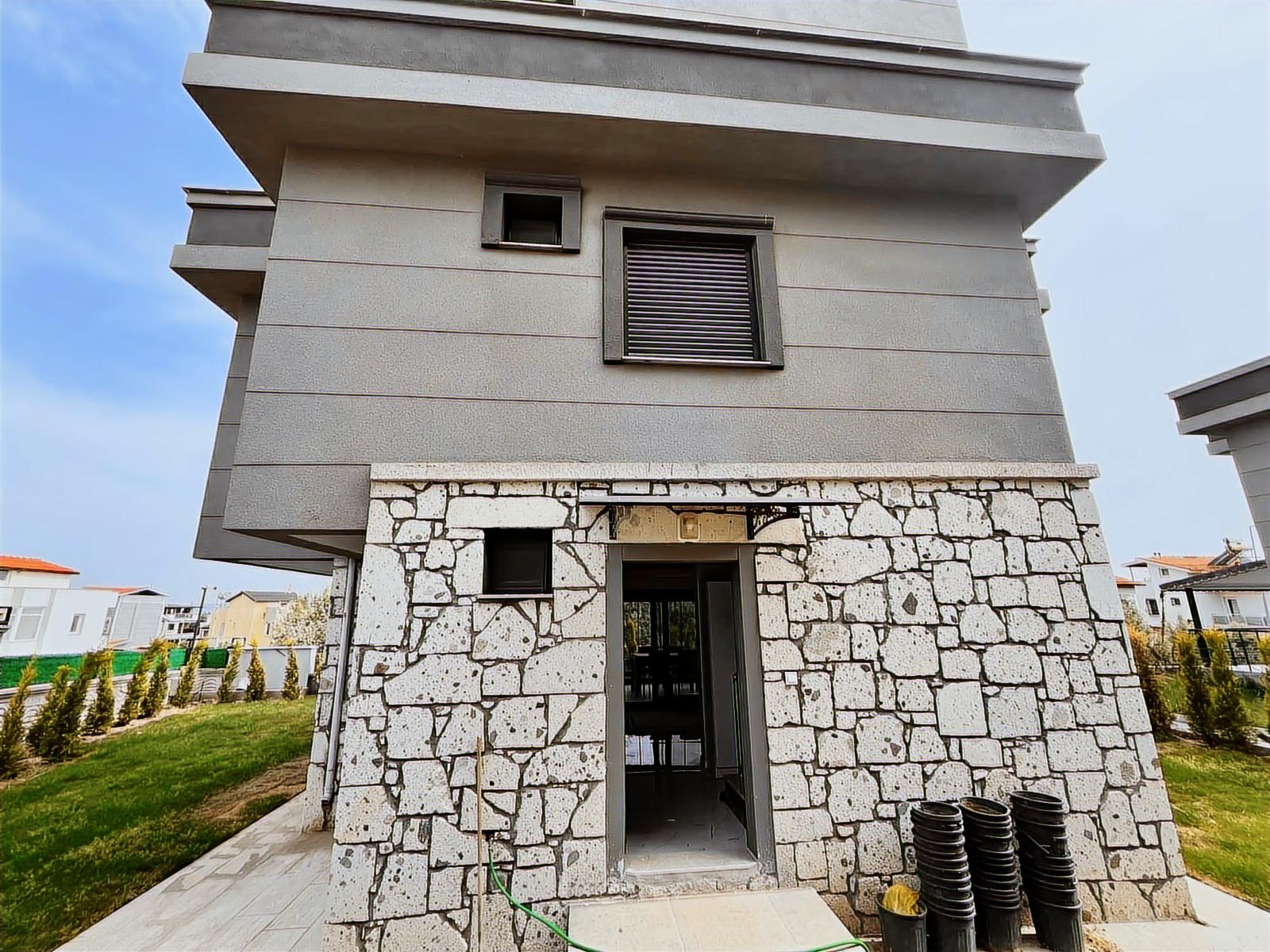 Dikili Çandarlı Eşyalı 3+1 lüks yapı köşe villa