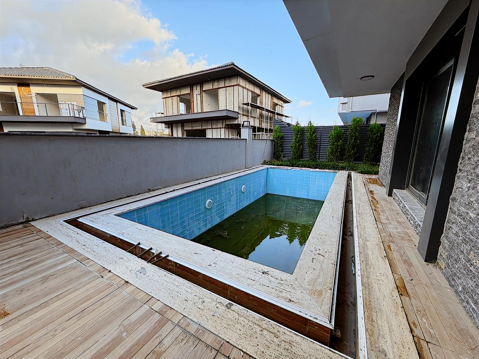 EMİRALEM MERKEZDE SATILIK 4+1 SIFIR HAVUZLU VİLLA