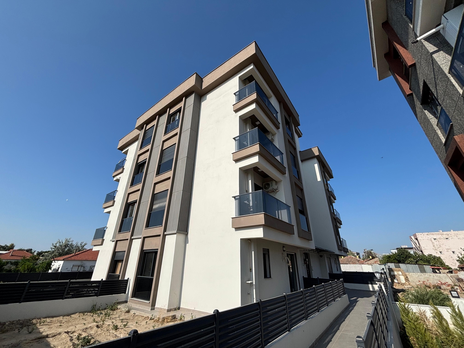 SEYREK'TE SATILIK SIFIR LÜKS YAPI FIRSAT 2+1 DAİRE
