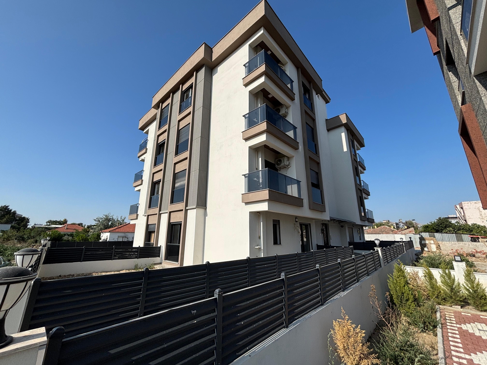 SEYREK'TE SATILIK SIFIR LÜKS YAPI FIRSAT 2+1 DAİRE