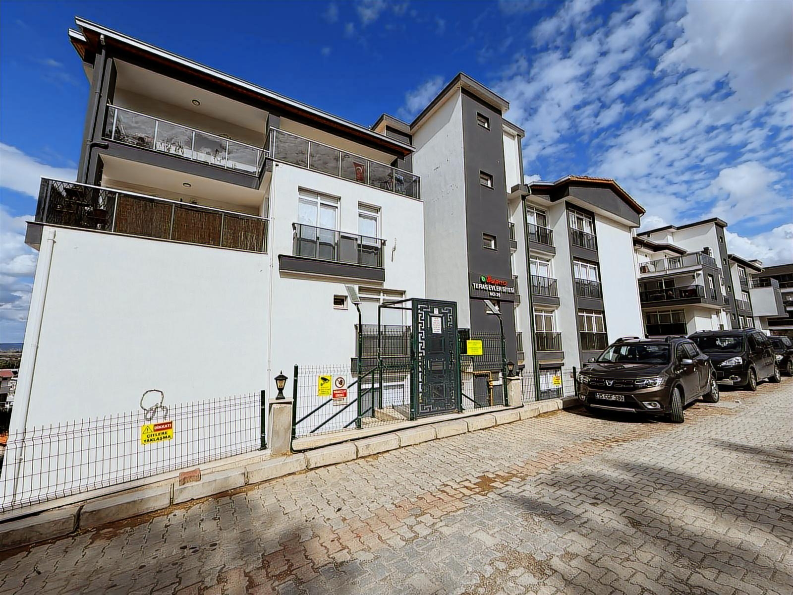 BANCO TERAS EVLERİN'DE 3+1 HAVUZ CEPHELİ TERASLI FIRSAT DAİRE