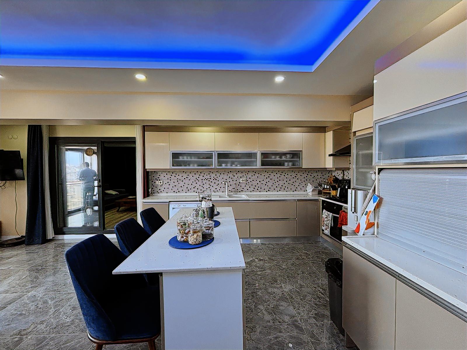 MENEMEN ESATPAŞA MAH. SATILIK LÜKS YAPI FIRSAT 4+1 DAİRE