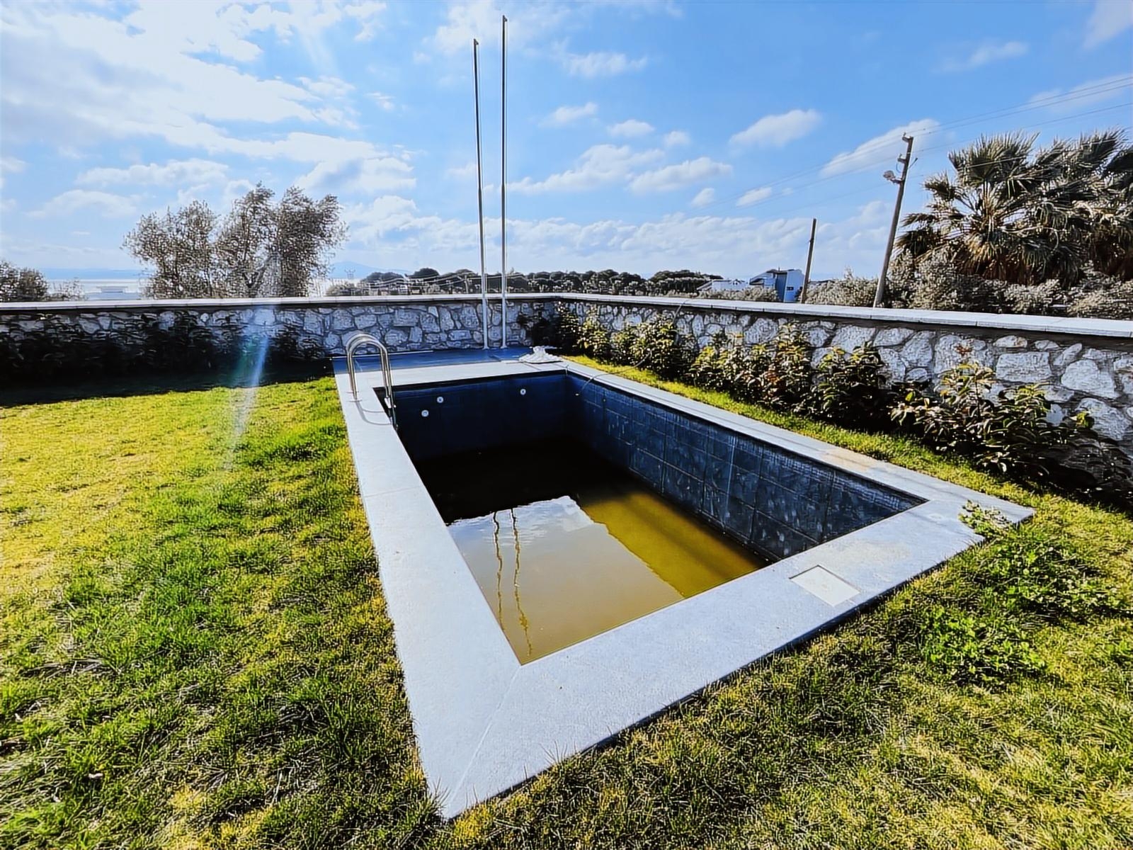 DİKİLİ Çandarlı Site İçİ güvenlik Müstakil Havuzlu 4+1Lüks Villa