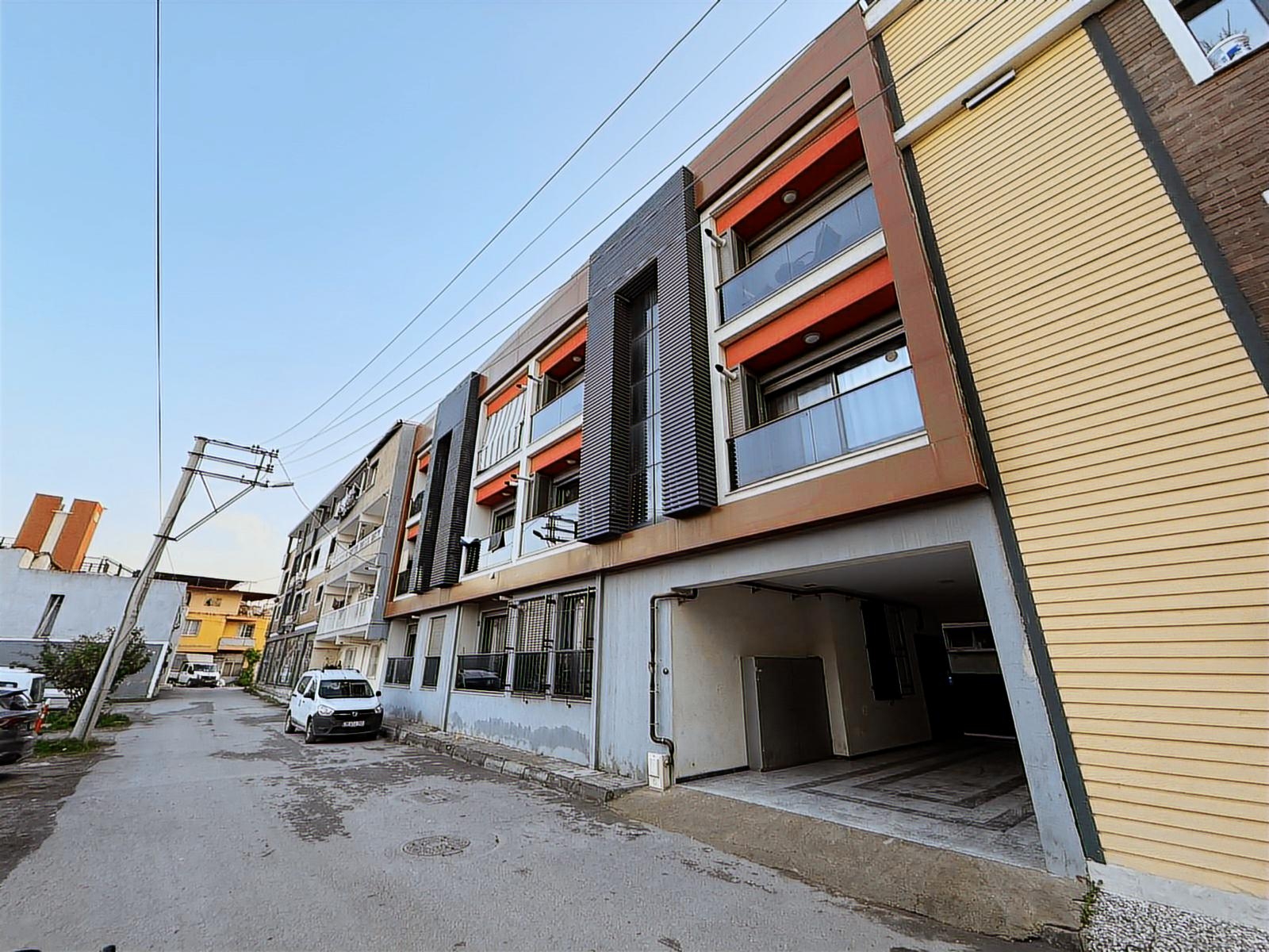 KÜÇÜK ÇİĞLİ'DE İZBAN YAKINI FIRSAT 1+1 SATILIK DAİRE