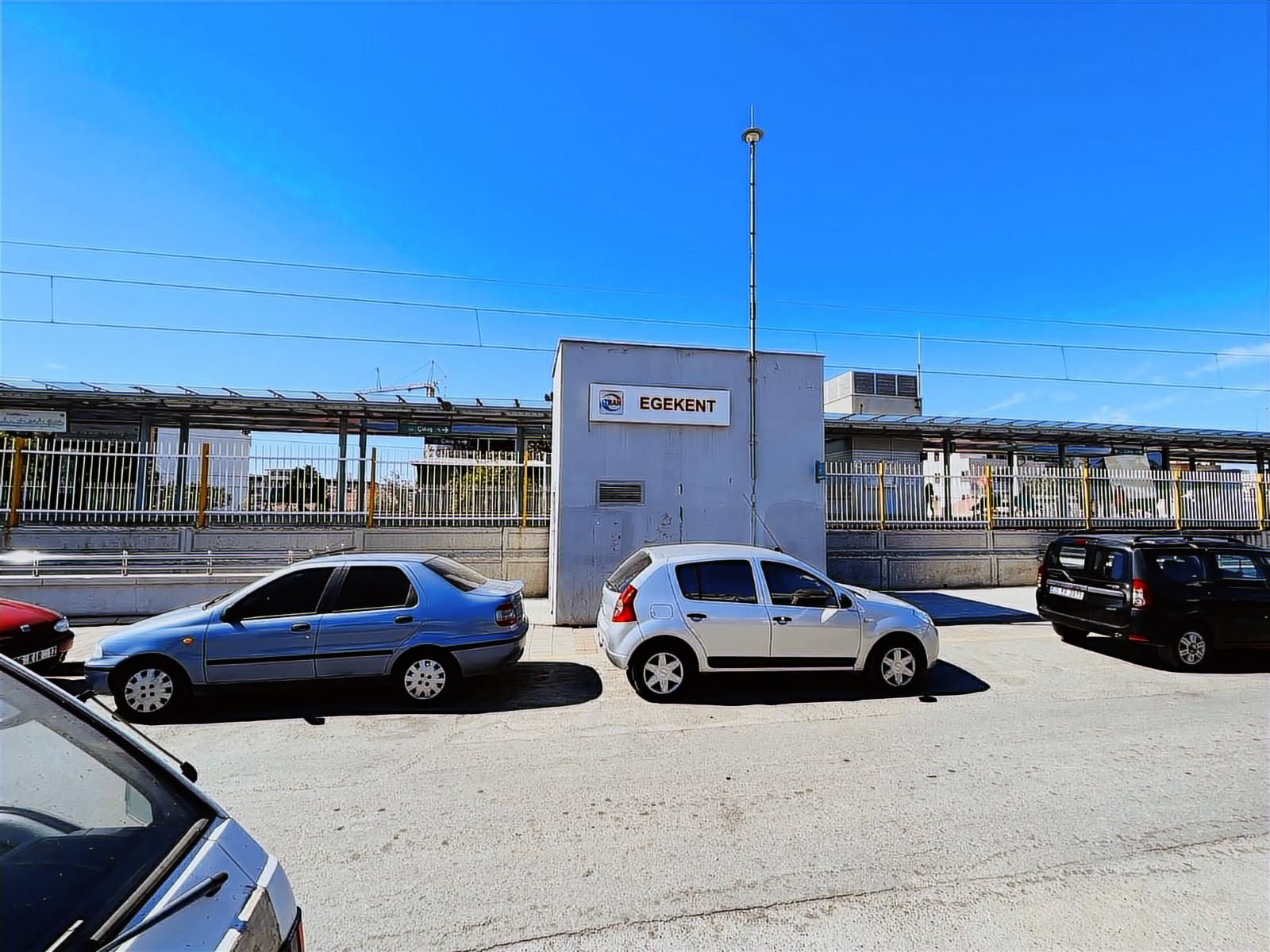 KÜÇÜK ÇİĞLİ'DE İZBAN YAKINI FIRSAT 1+1 SATILIK DAİRE