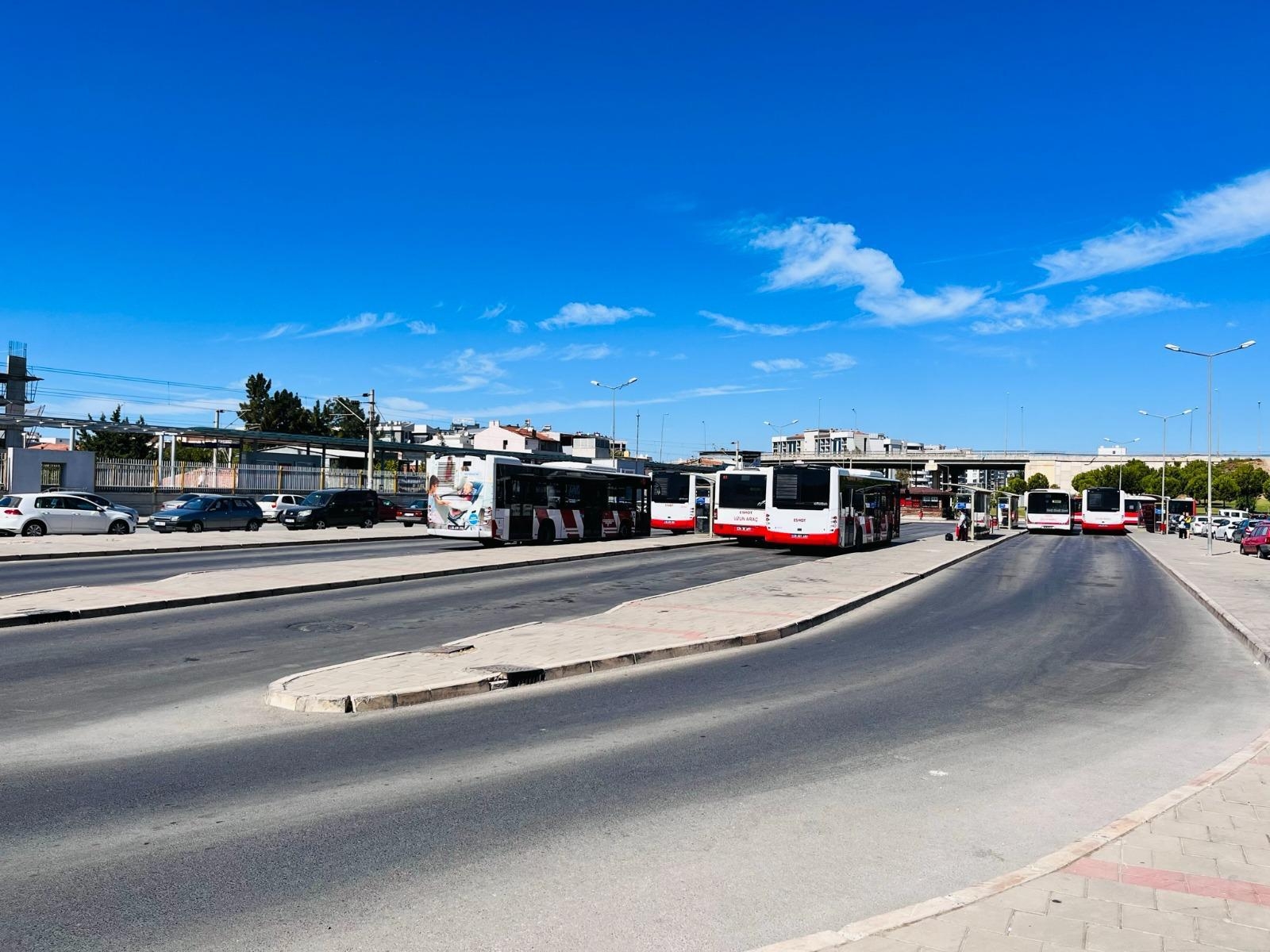KÜÇÜK ÇİĞLİ'DE İZBAN YAKINI FIRSAT 1+1 SATILIK DAİRE