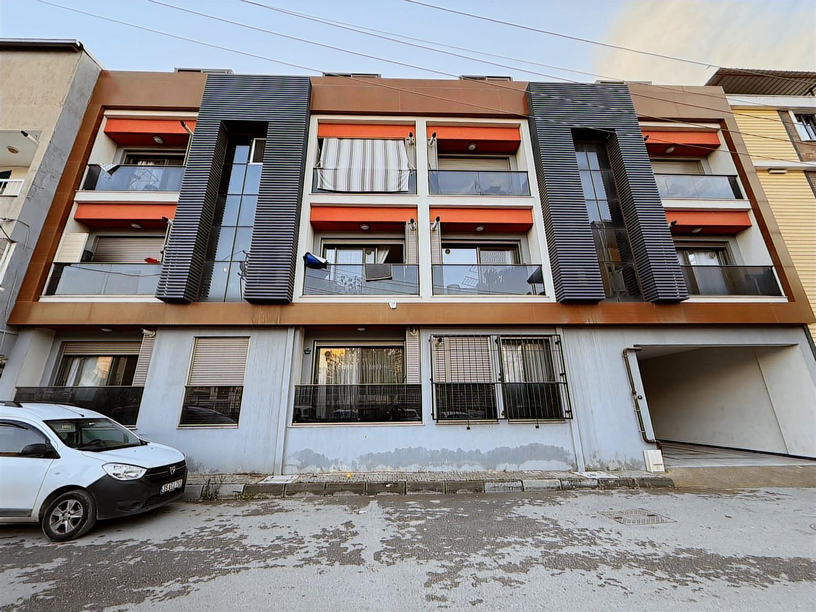 KÜÇÜK ÇİĞLİ'DE İZBAN YAKINI FIRSAT 1+1 SATILIK DAİRE