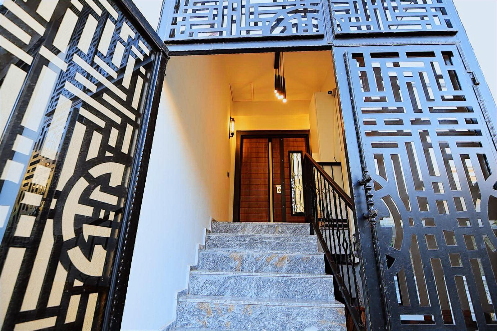 FOÇA BAĞARASI MERKEZDE SATILIK 4+1 SIFIR HAVUZLU AKILLI VİLLA