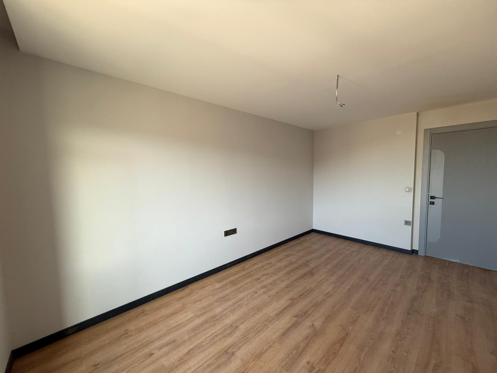 EMİRALEM MERKEZDE SATILIK 4+1 SIFIR HAVUZLU AKILLI VİLLA