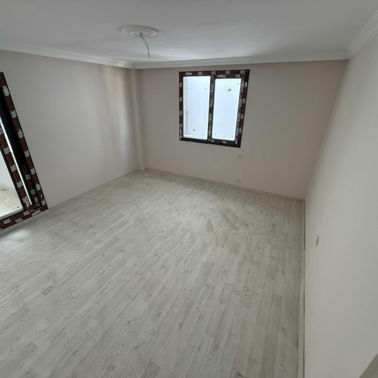 Menemen Seyrekte 5+1 Teraslı 200m2 Dubleks daire