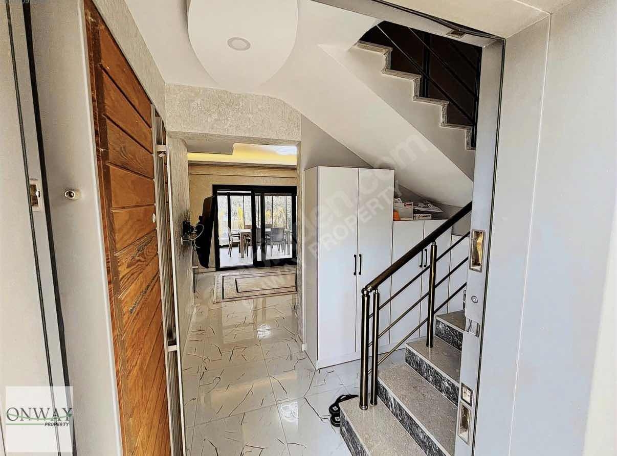 Çandarlı da Müstakil Bahçeli Deniz Manzaralı 3+1 Villa