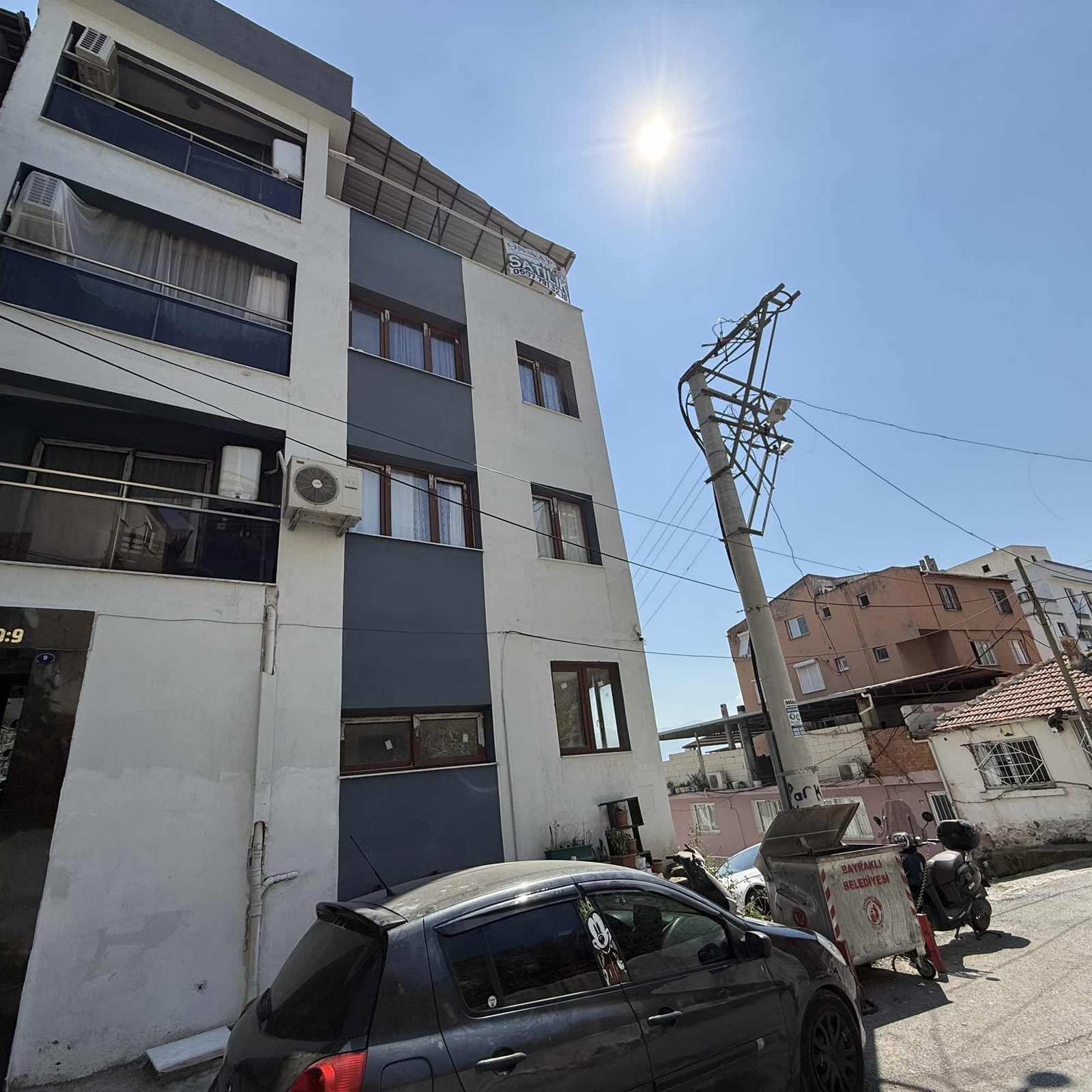 BAYRAKLIDA MERKEZİ KONUMDA FERAH SATILIK 2+1 DAİRE