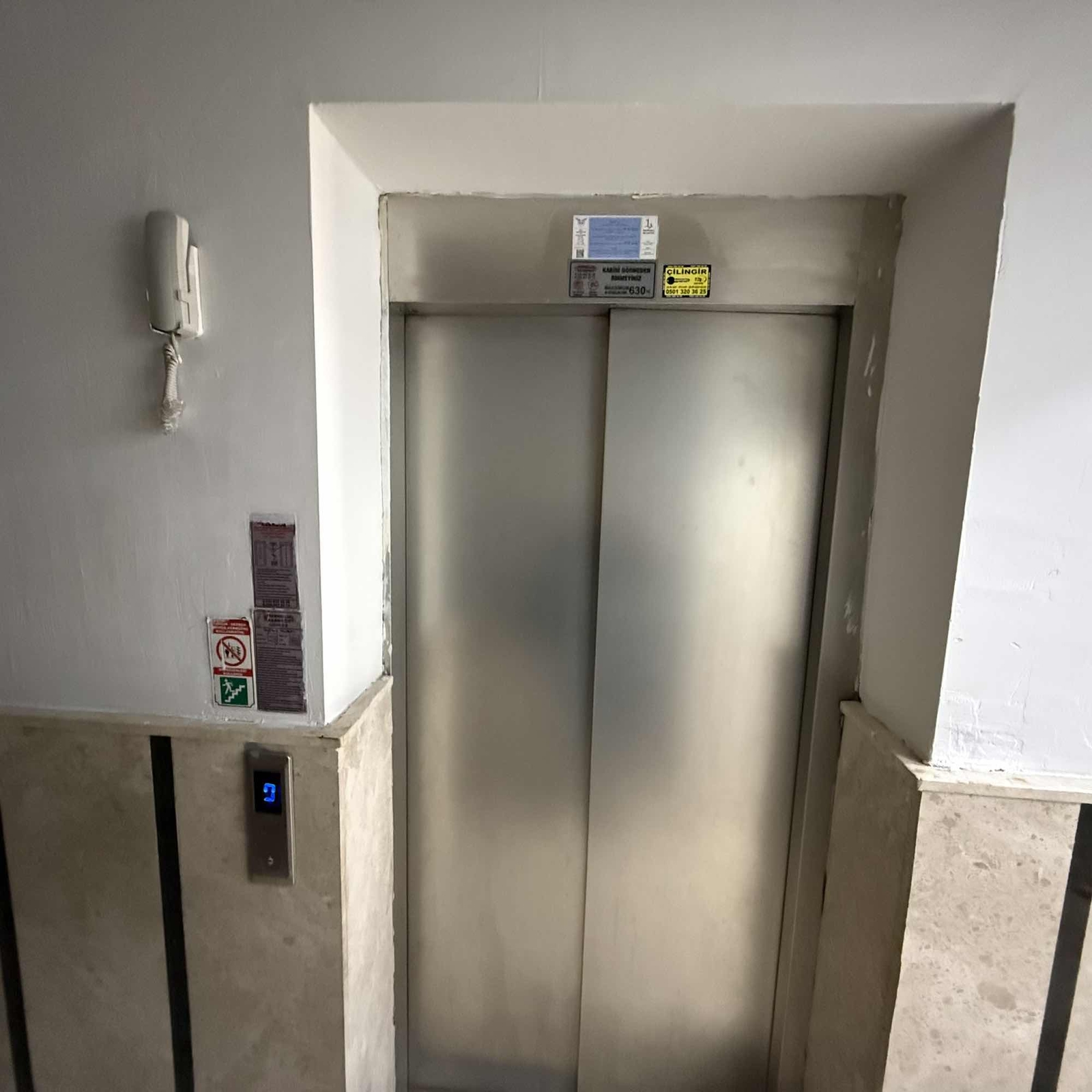 BAYRAKLIDA MERKEZİ KONUMDA FERAH SATILIK 2+1 DAİRE