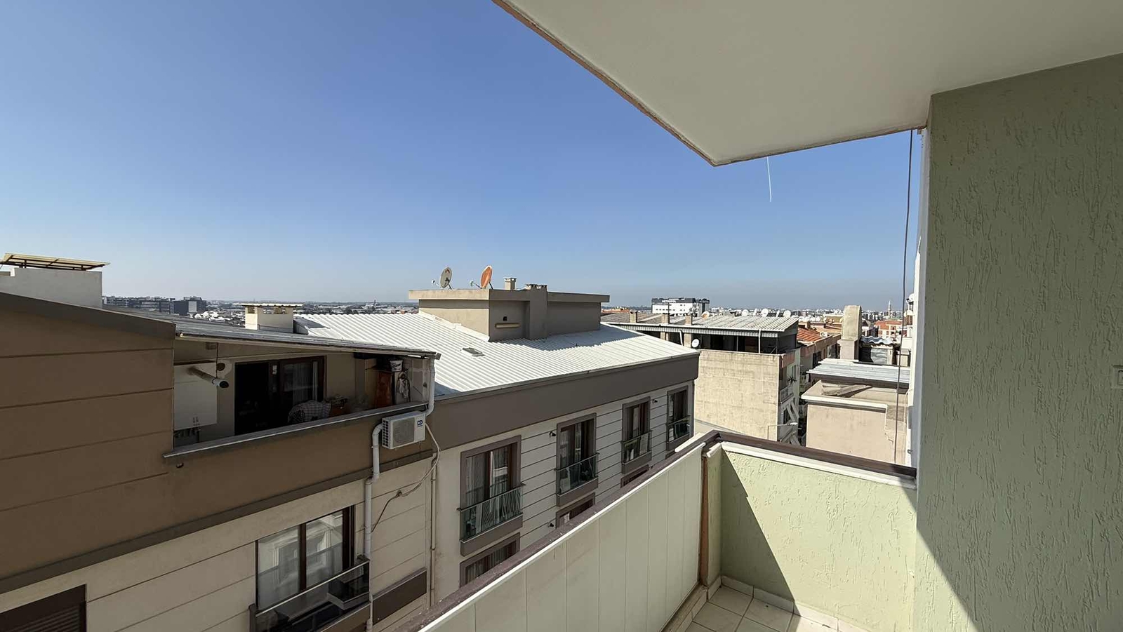 Çiğli 3+1 doğalgazlı çift cephe geniş kiralık daire