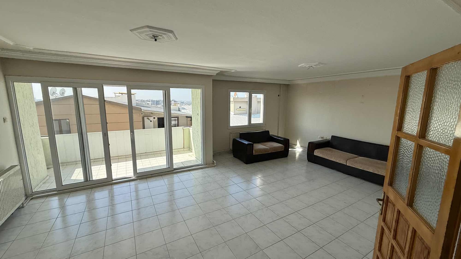 Çiğli 3+1 doğalgazlı çift cephe geniş kiralık daire