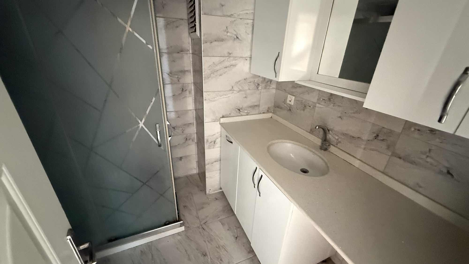 Çiğli 3+1 doğalgazlı çift cephe geniş kiralık daire