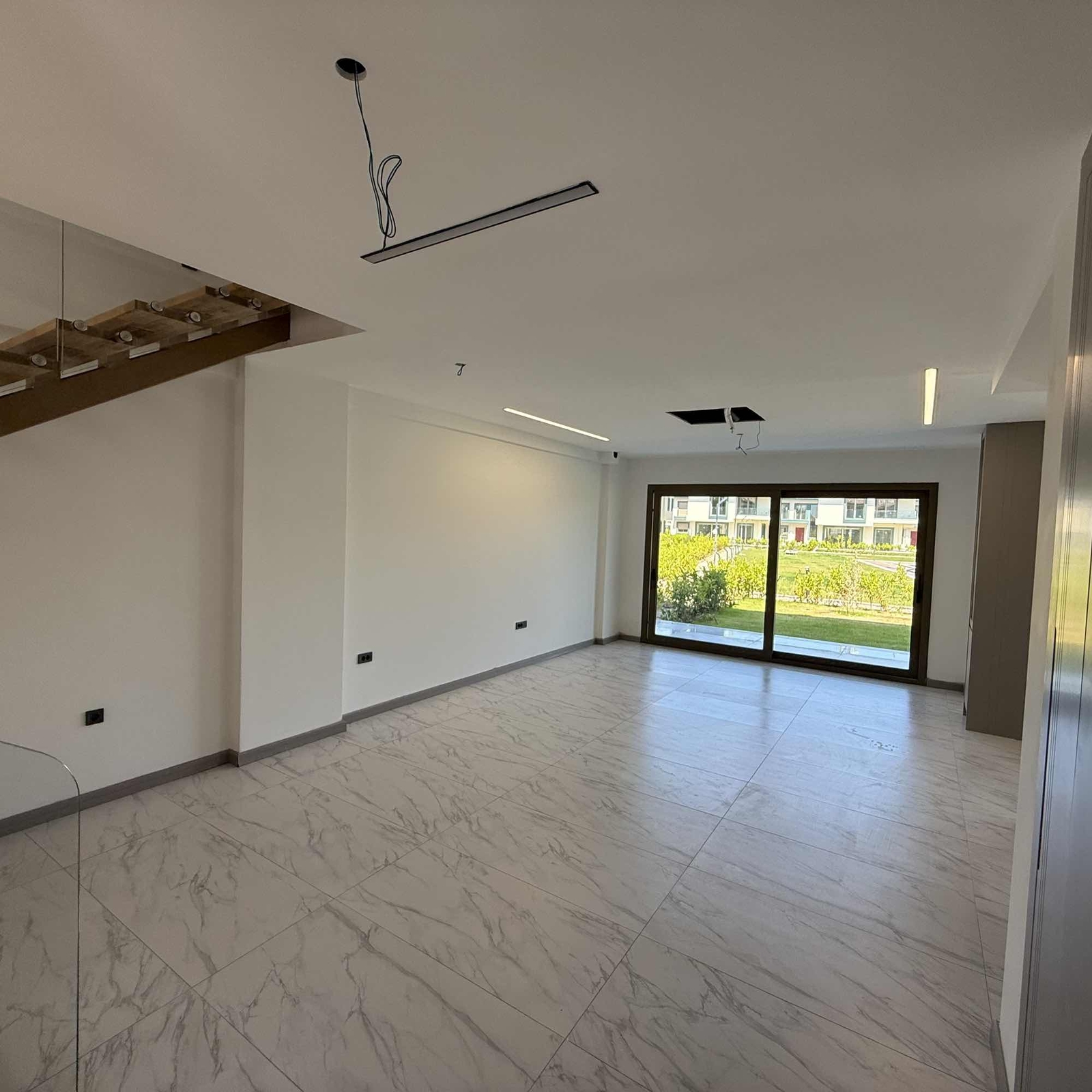 Menemen Günerli Akıllı Sistemli Lüks Dubleks Villa Havuzlu Site