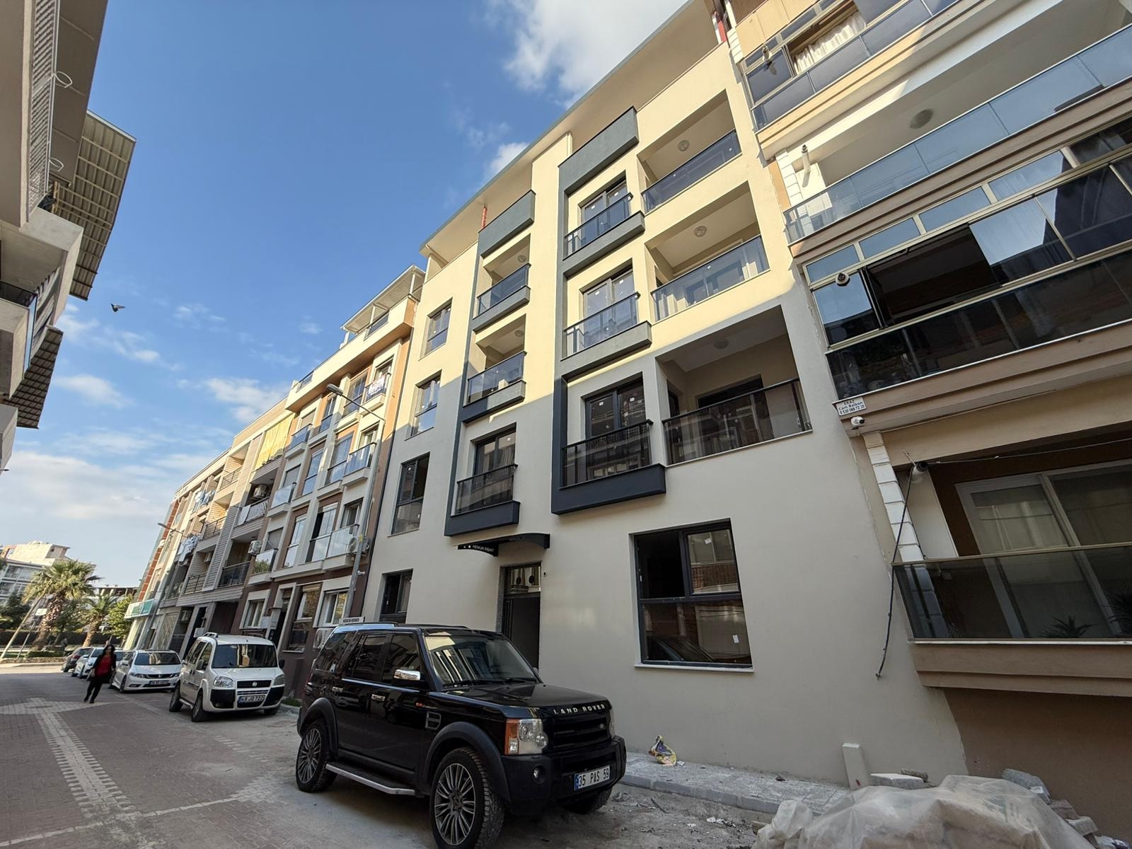 MENEMEN ESATPAŞA MAH. KİRALIK LÜKS YAPI FIRSAT 1+1 DAİRE