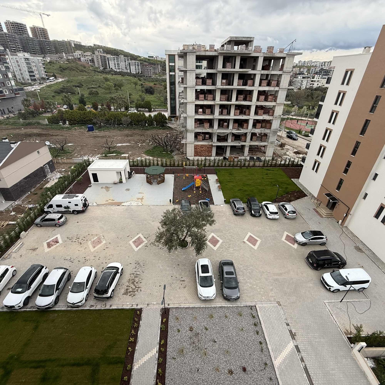 ÇİĞLİ HARMANDALI İNÖNÜ MAH. SİTE İÇİ 3+1 DOĞALGAZLI LÜKS DAİRE