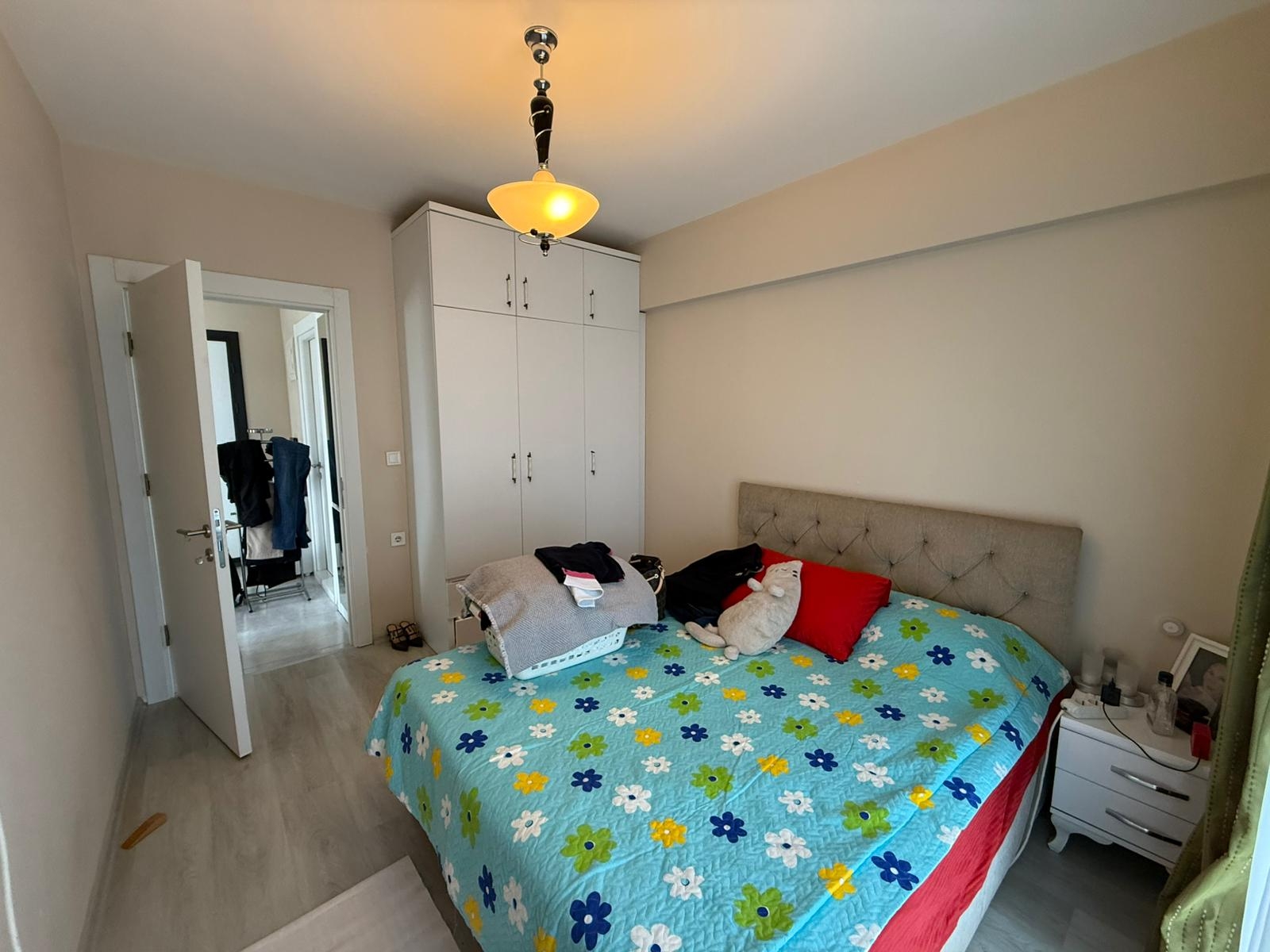 COUNTRY PLUS CADDE SİTESİNDE SATILIK 1+1 EŞYALI DAİRE