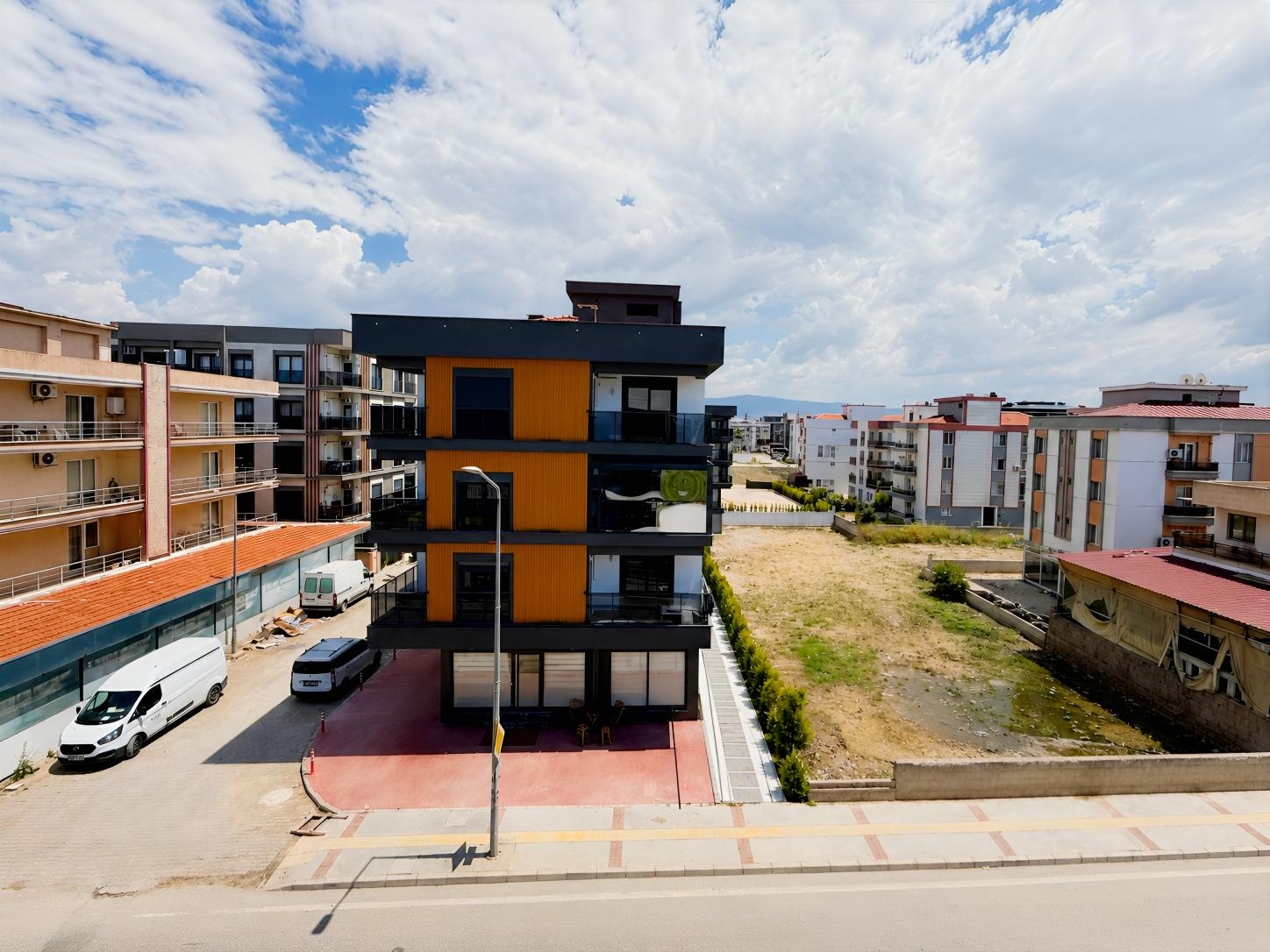 COUNTRY PLUS CADDE SİTESİNDE SATILIK 1+1 EŞYALI DAİRE