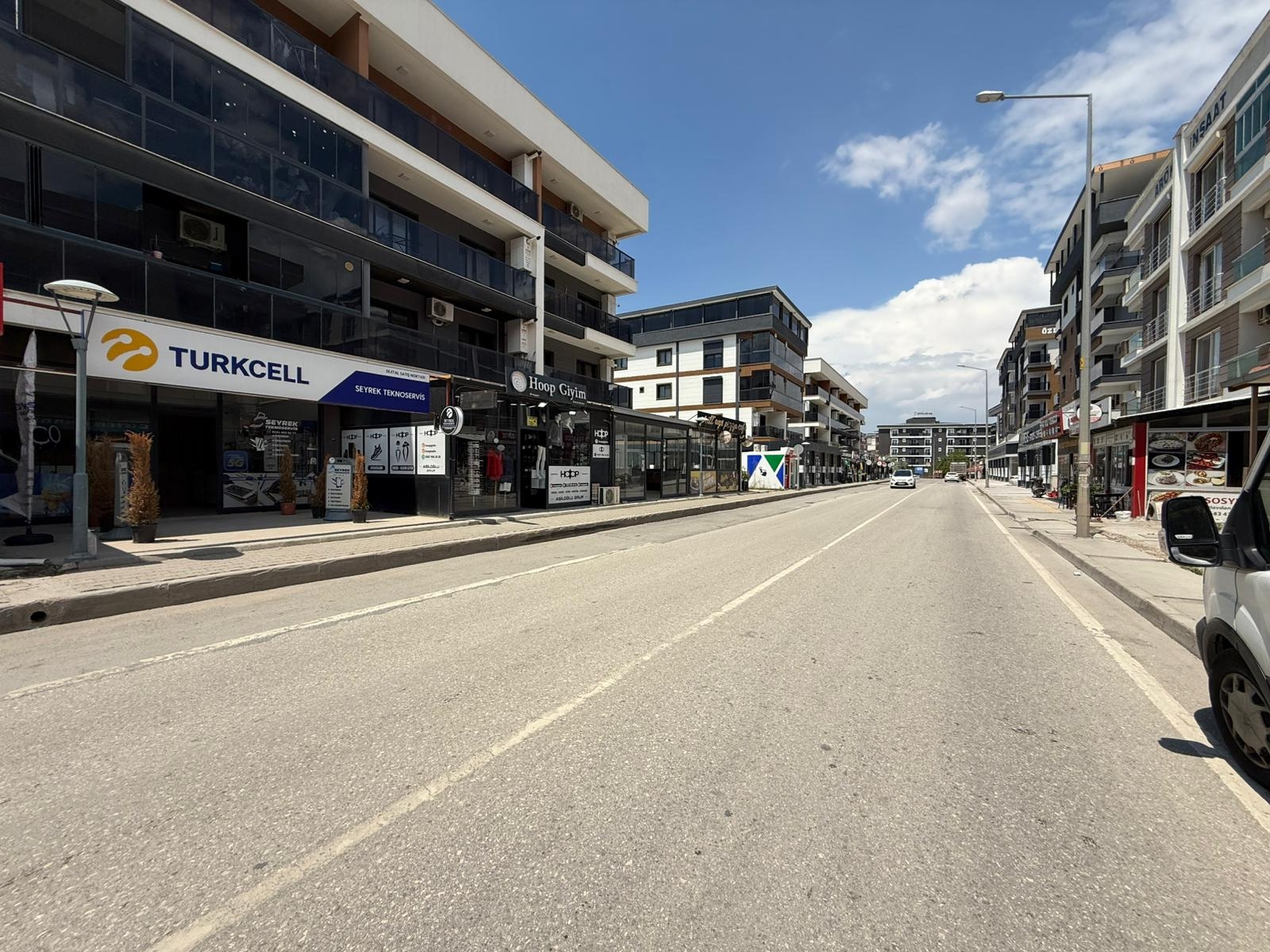 COUNTRY PLUS CADDE SİTESİNDE SATILIK 1+1 EŞYALI DAİRE